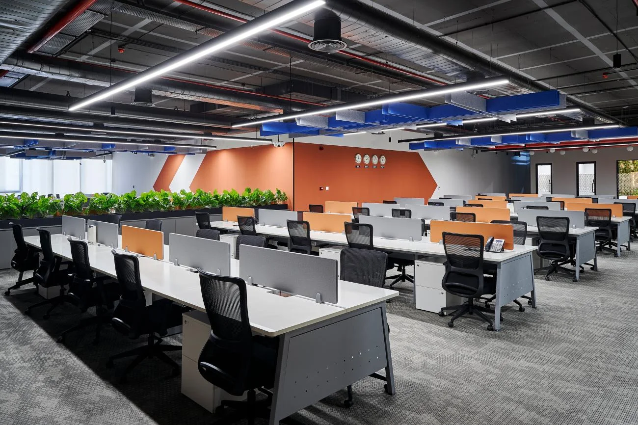 Contemporary corporate workspace by iKraft